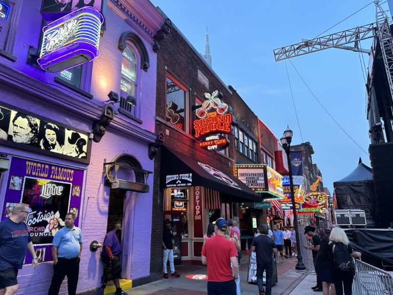 Nashville: Honky Tonks and Live Music in Broadway